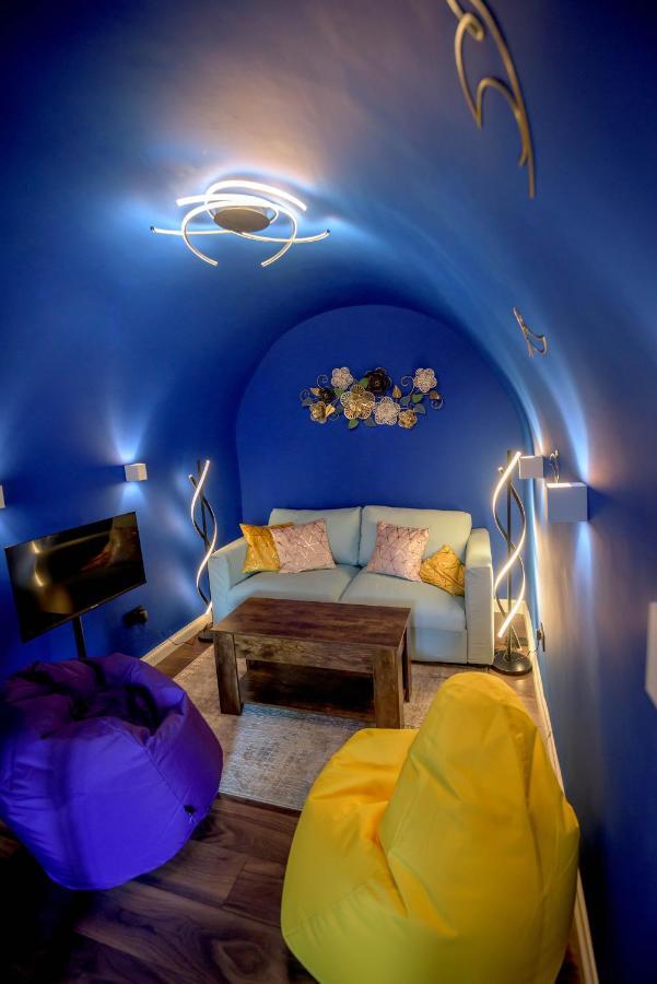 Quirky Vaulted Flat With Terrace Apartment Bath Exterior photo