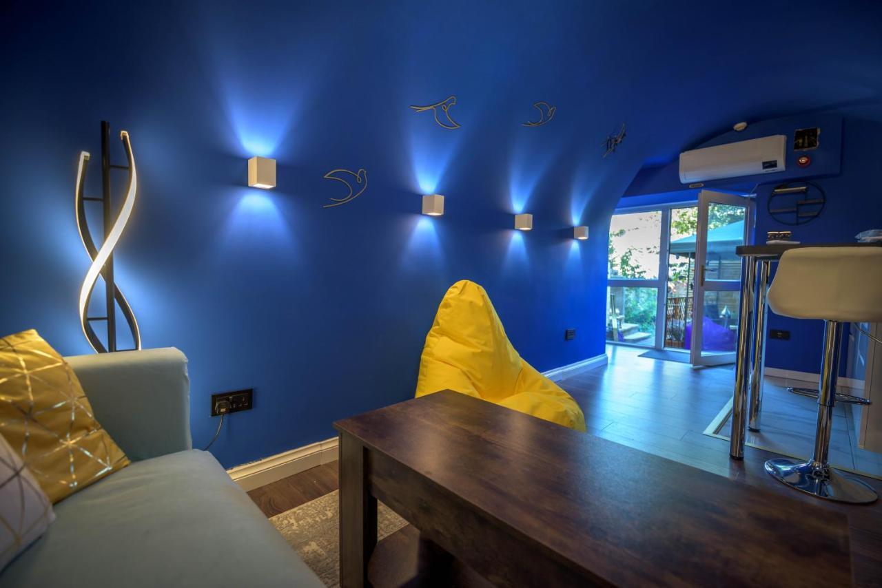 Quirky Vaulted Flat With Terrace Apartment Bath Exterior photo