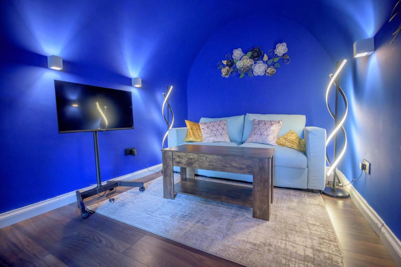 Quirky Vaulted Flat With Terrace Apartment Bath Exterior photo