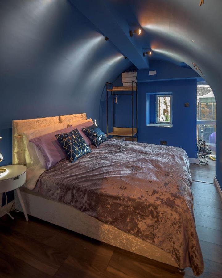 Quirky Vaulted Flat With Terrace Apartment Bath Exterior photo