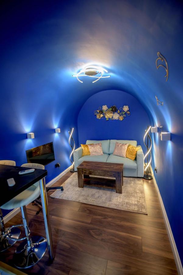 Quirky Vaulted Flat With Terrace Apartment Bath Exterior photo