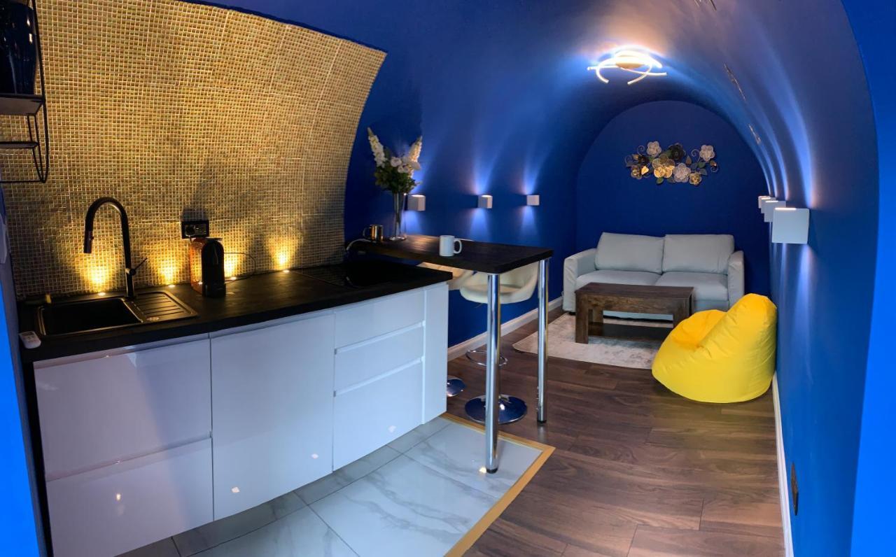Quirky Vaulted Flat With Terrace Apartment Bath Exterior photo