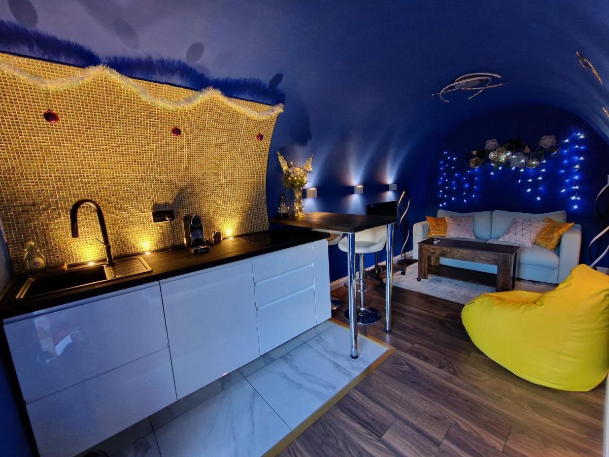 Quirky Vaulted Flat With Terrace Apartment Bath Exterior photo